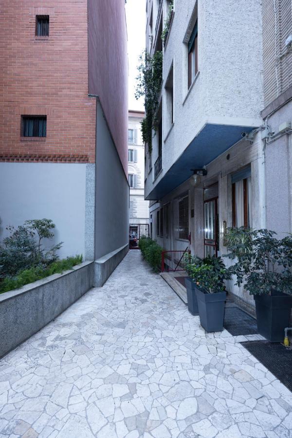 Milan Flat 5 Min From Duomo With Park For Small Cars Apartment Exterior photo